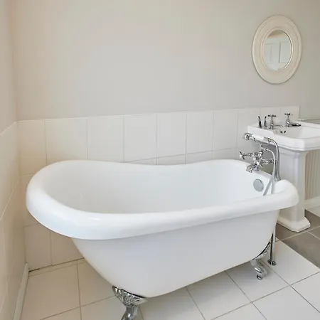 بيت للعطل Host & - Roseberry Topping Townhouse غريت آيتون